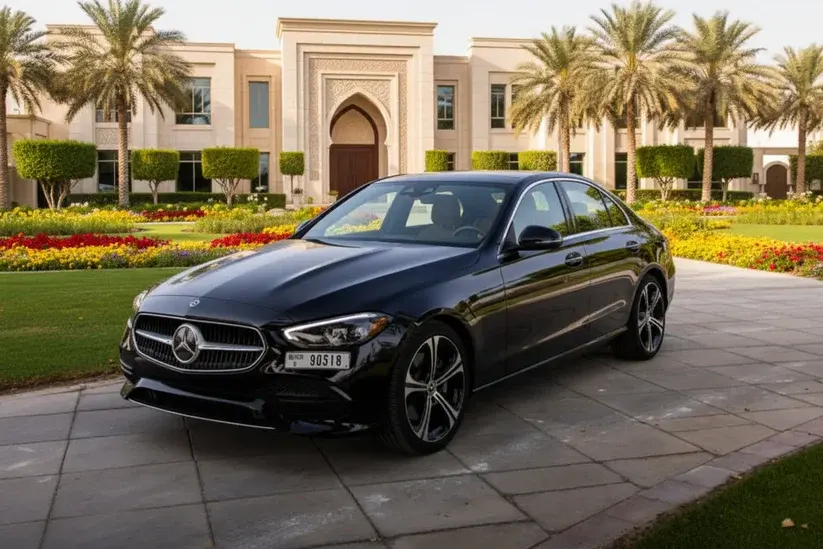مرسيدس بنز C300 موديل 2024 أو ما شابه