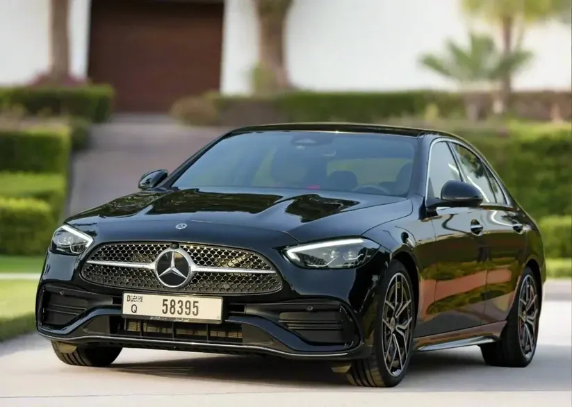 مرسيدس بنز C200 موديل 2024 أو ما شابه