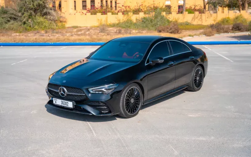 مرسيدس-بنز CLA 250 أسود 2025 أو ما شابه